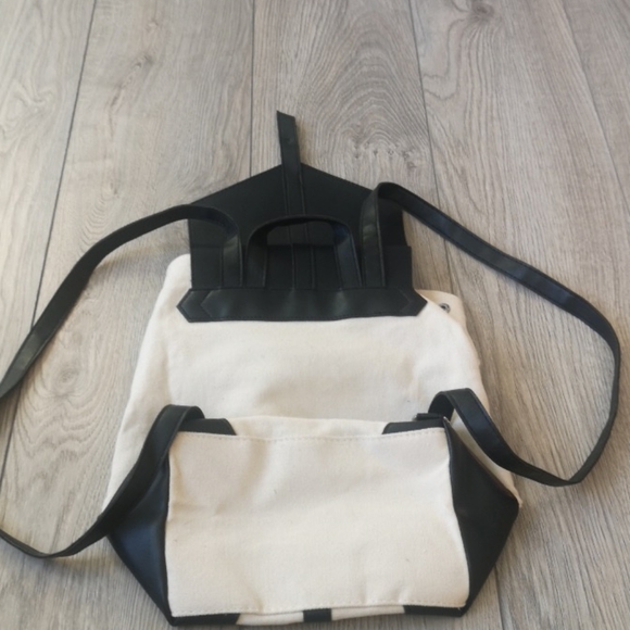 Back pack - Picture 3 of 3